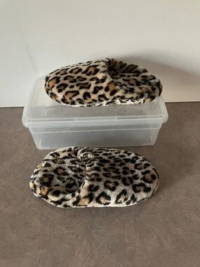 Women’s Size M (7-8) Animal Print Slippers